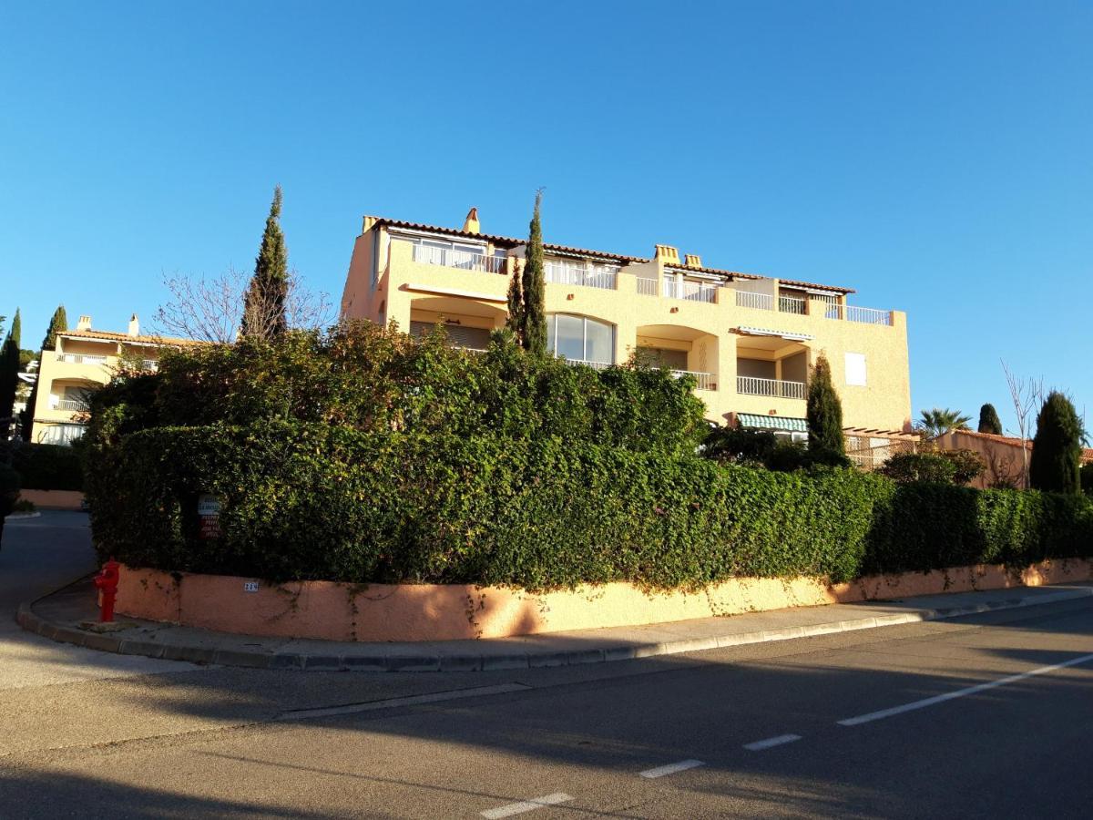 T2, Jardin, Veranda Chambre, Climatisation, Parking Privatif, Proche A Pied Centre, Plage, Gare, Pour 3 Adultes Ou 2 Adultes Avec 2 Enfants Bandol Exterior foto