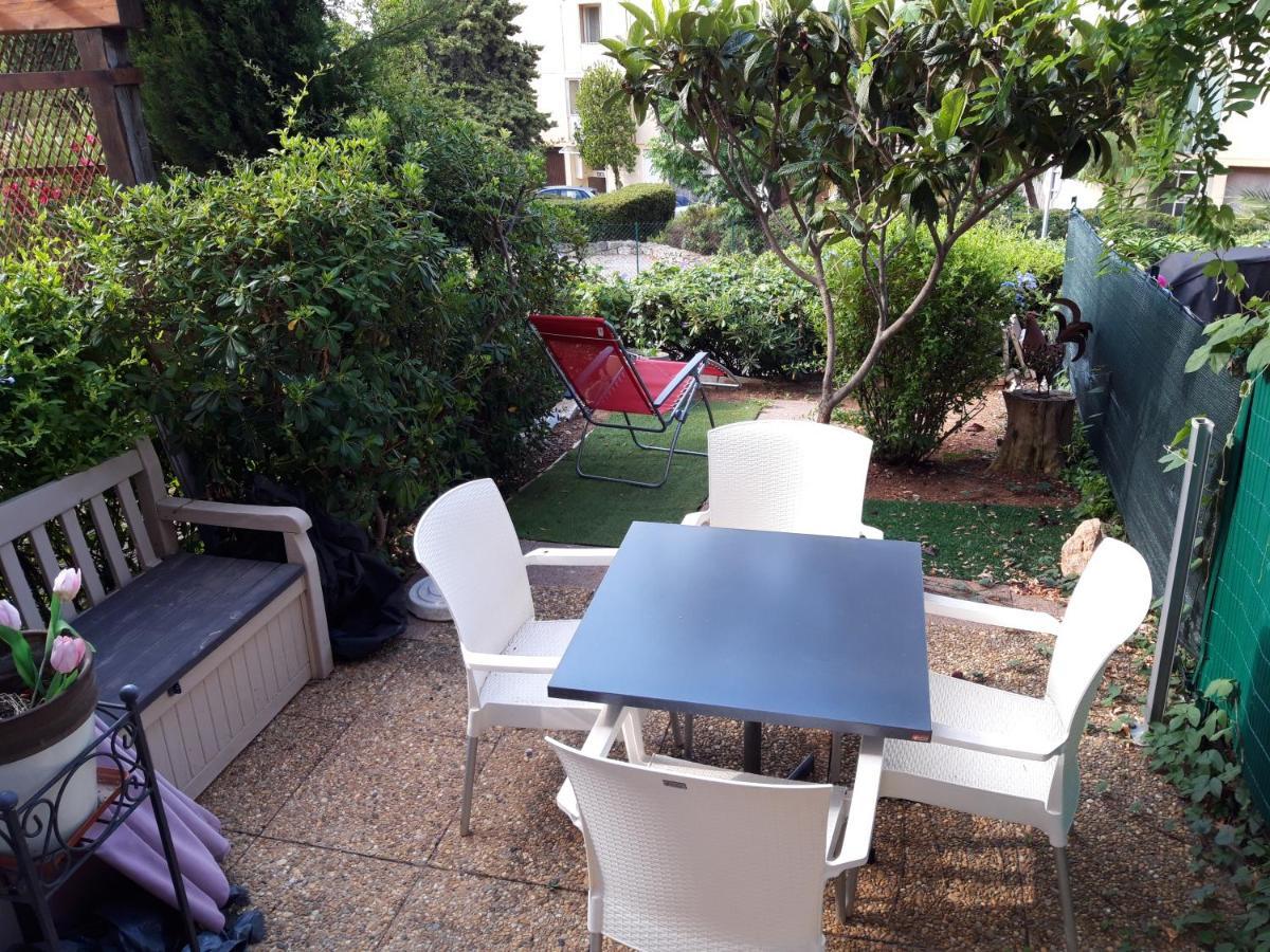 T2, Jardin, Veranda Chambre, Climatisation, Parking Privatif, Proche A Pied Centre, Plage, Gare, Pour 3 Adultes Ou 2 Adultes Avec 2 Enfants Bandol Exterior foto