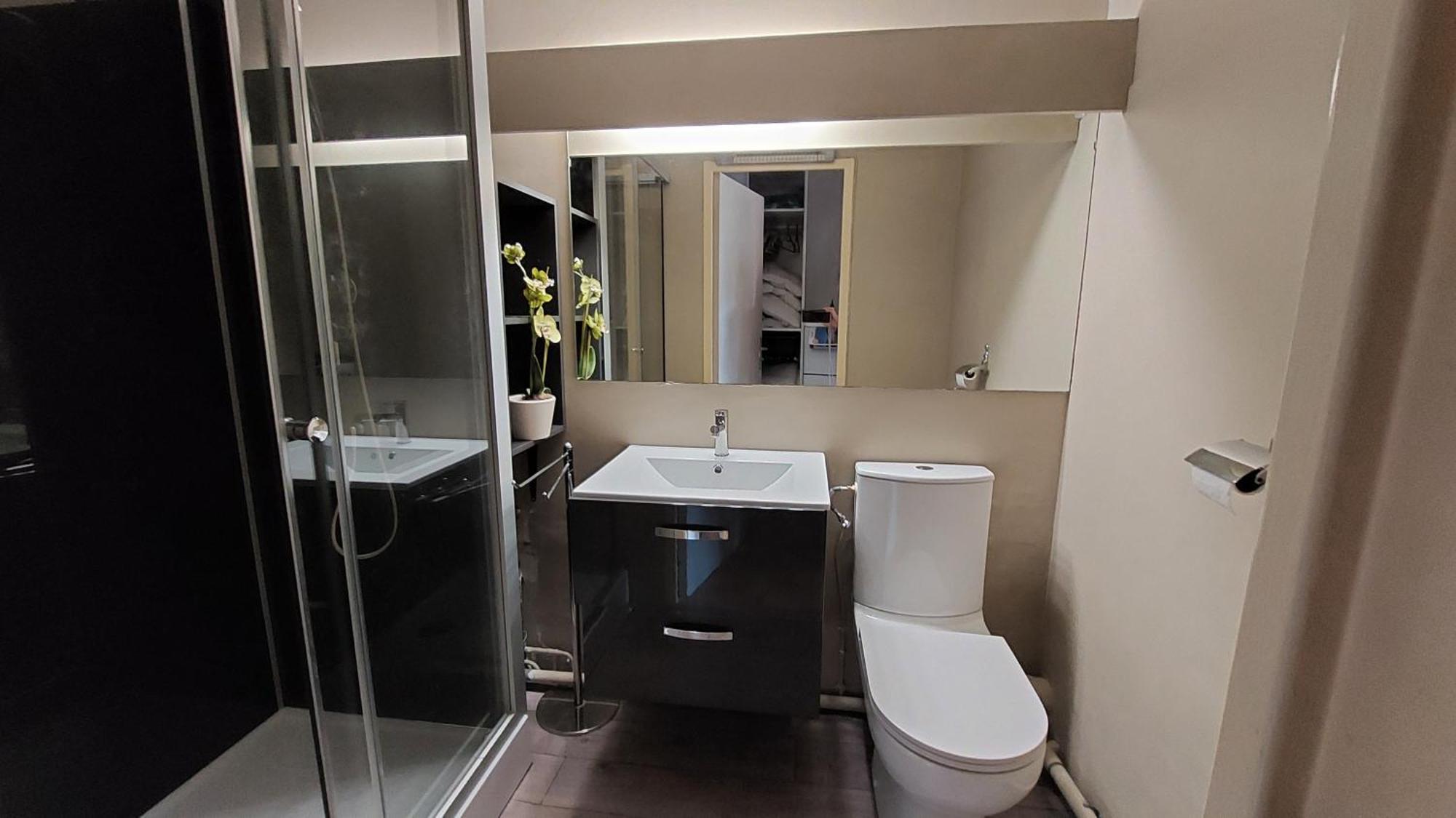 T2, Jardin, Veranda Chambre, Climatisation, Parking Privatif, Proche A Pied Centre, Plage, Gare, Pour 3 Adultes Ou 2 Adultes Avec 2 Enfants Bandol Exterior foto